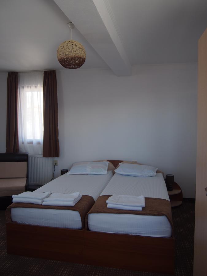 Family Hotel Panorama Chiflik Esterno foto